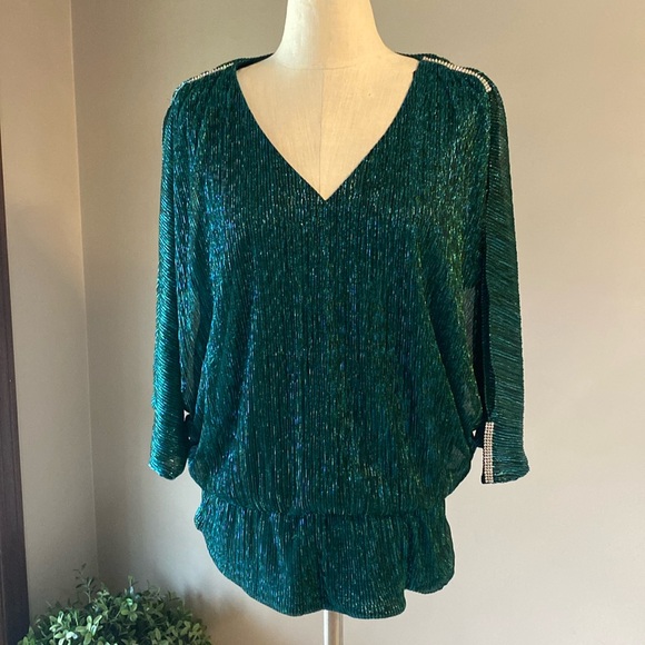 Chaus New York woman’s metallic blouse split sleeve, V-neck, banded hem blouse - Picture 3 of 16